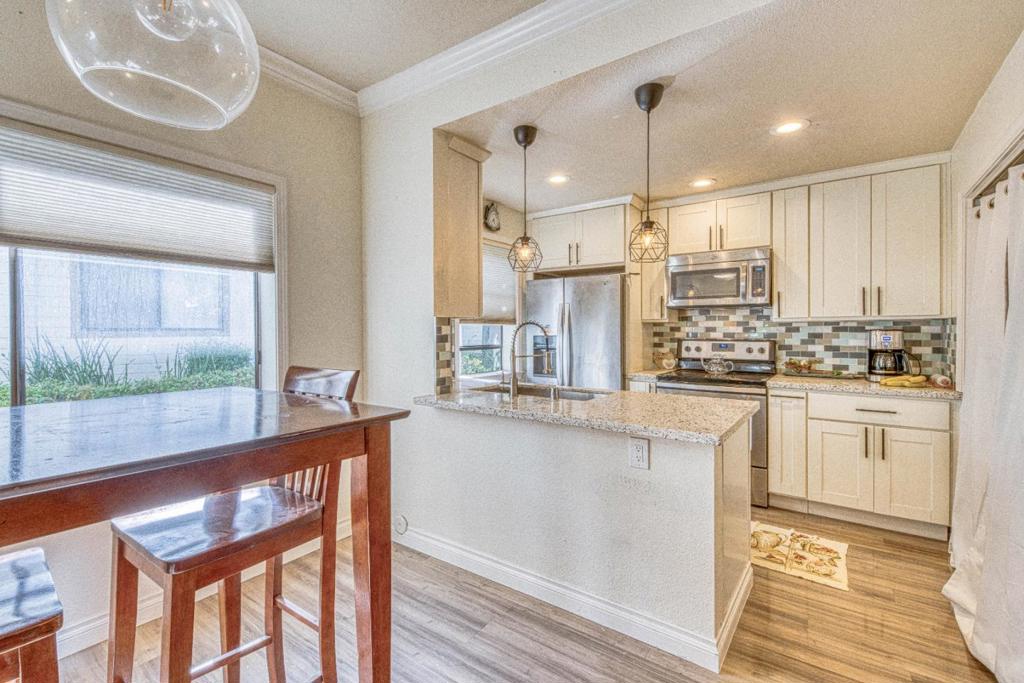 1538 Meadow Ridge Circle
