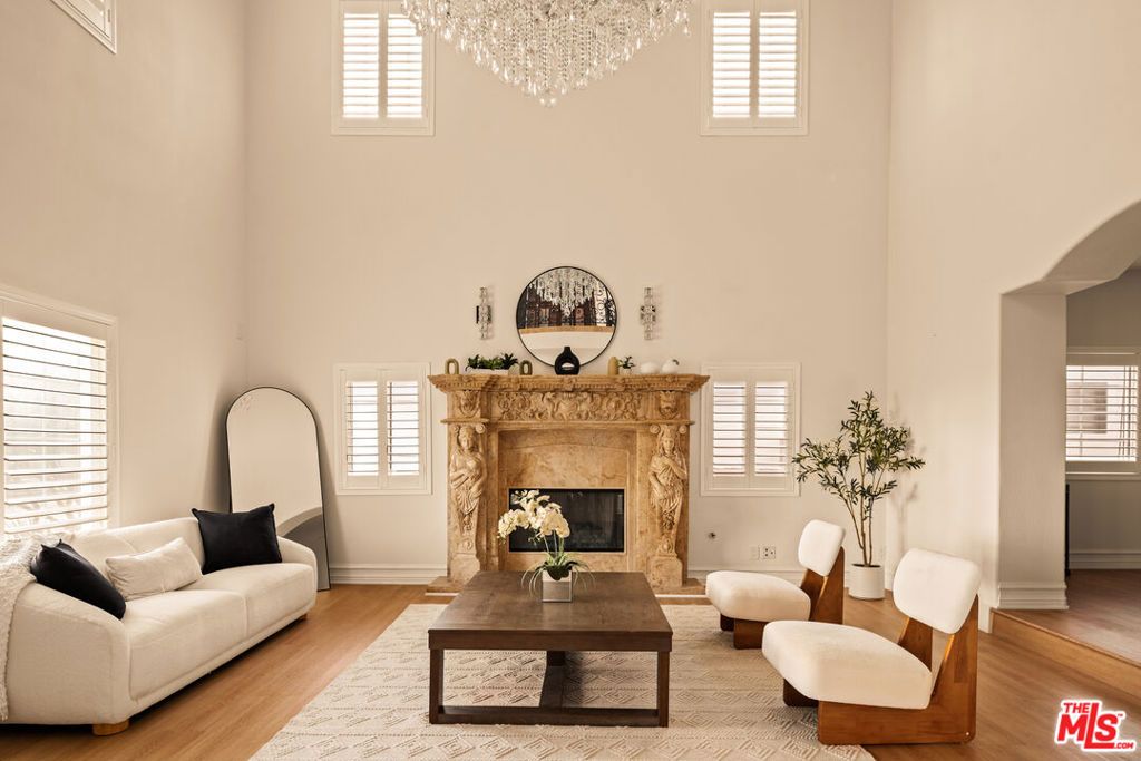 Photo of 8906 Yorktown Avenue, Los Angeles, CA 90045 (MLS # 25605057)