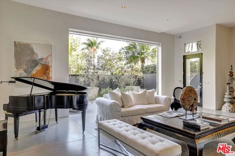 Photo of 2425 Clement Avenue, Venice, CA 90291 (MLS # 26650461)