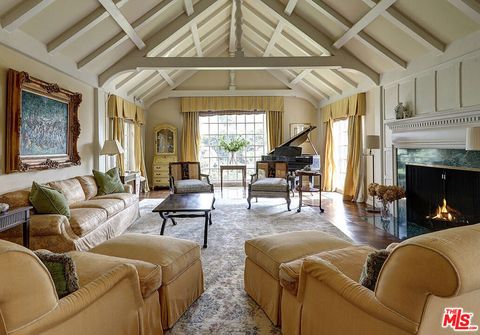 Photo of 322 N June Street, Los Angeles, CA 90004 (MLS # 25598861)