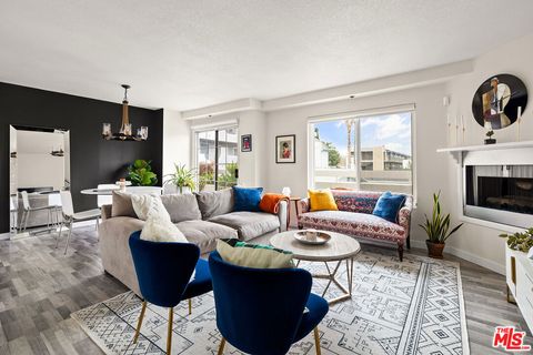 Photo of 252 W Spazier Avenue #F, Burbank, CA 91502 (MLS # 25628373)