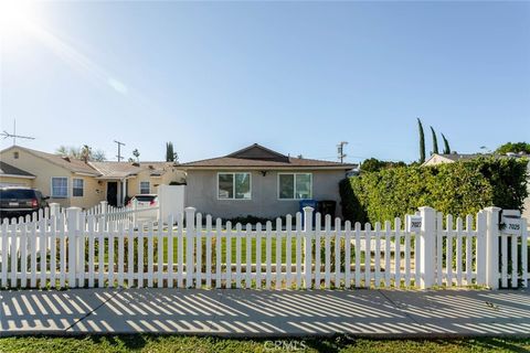 Photo of 7027 Keokuk Avenue, Winnetka, CA 91306 (MLS # SR26103569)