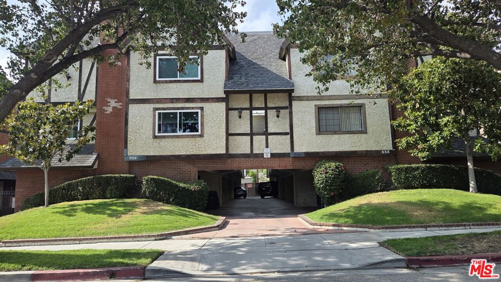659 Alexander Street 5