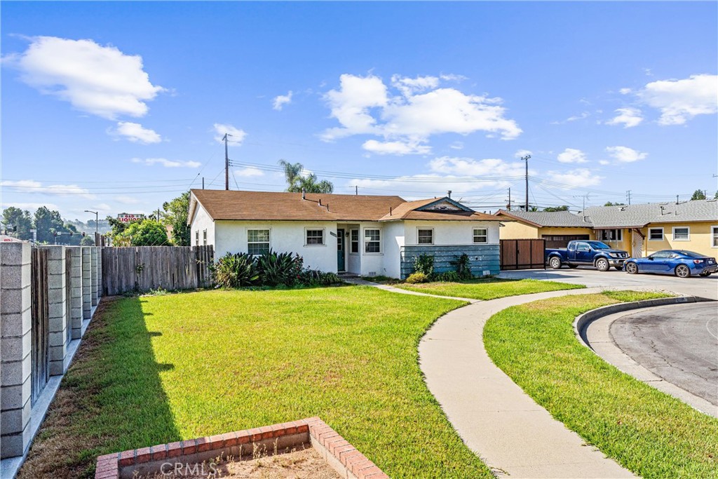2000 Baja Ave