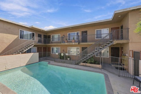 Photo of 2540 S Barrington Avenue, Los Angeles, CA 90064 (MLS # 26997085)