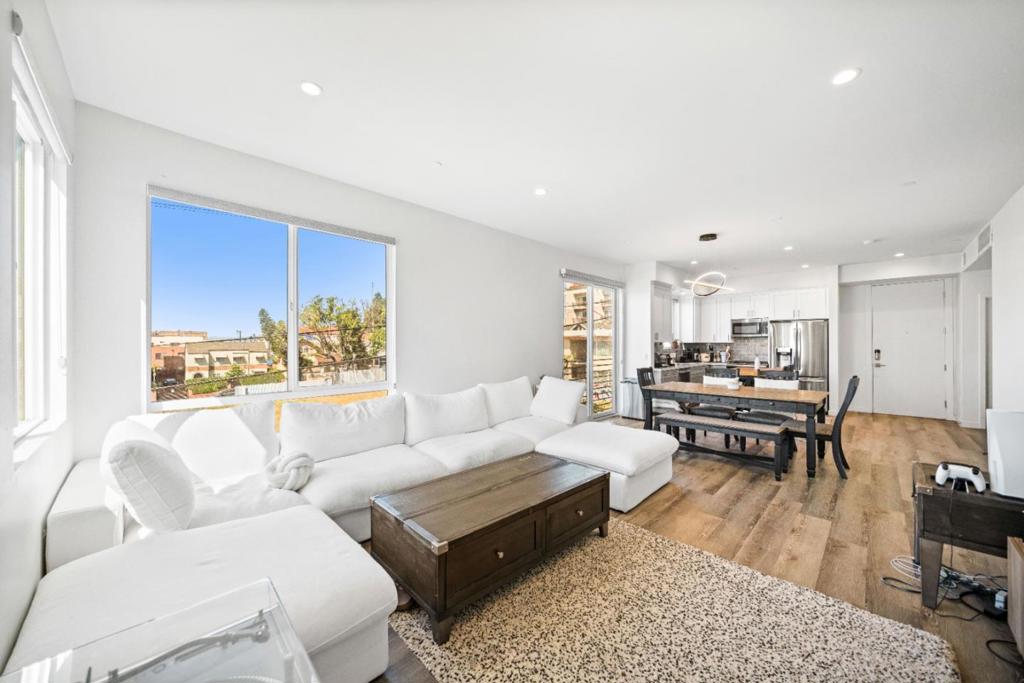 1055 S Serrano Avenue 305