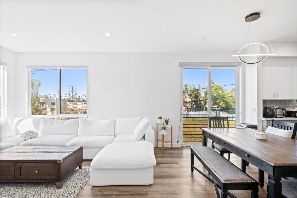 1055 S Serrano Avenue 305