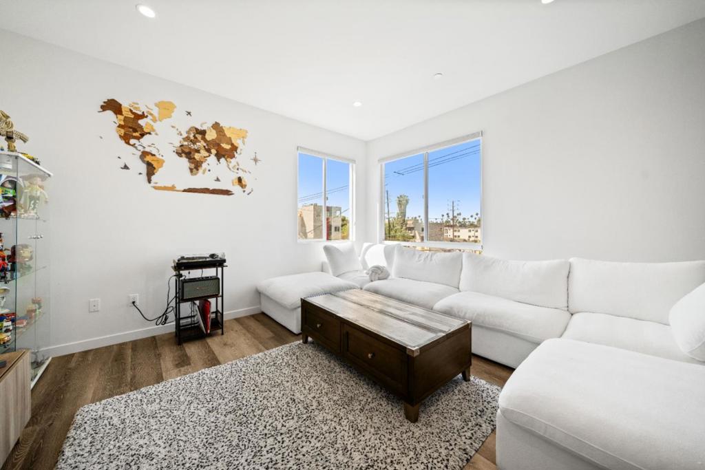 1055 S Serrano Avenue 305