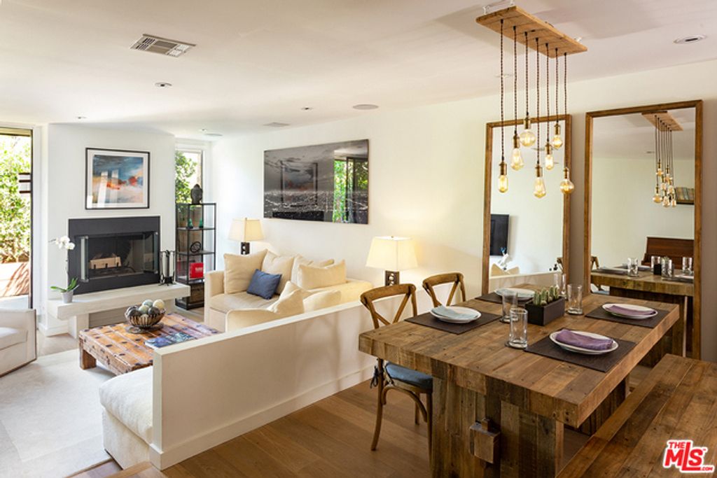 listing image 130720782648966195424