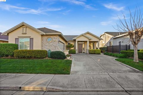 Photo of 680 Stewart Way, Brentwood, CA 94513 (MLS # 41126856)