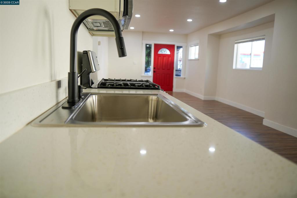 EAST OAKLAND - Residential