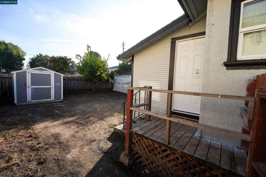 EAST OAKLAND - Residential