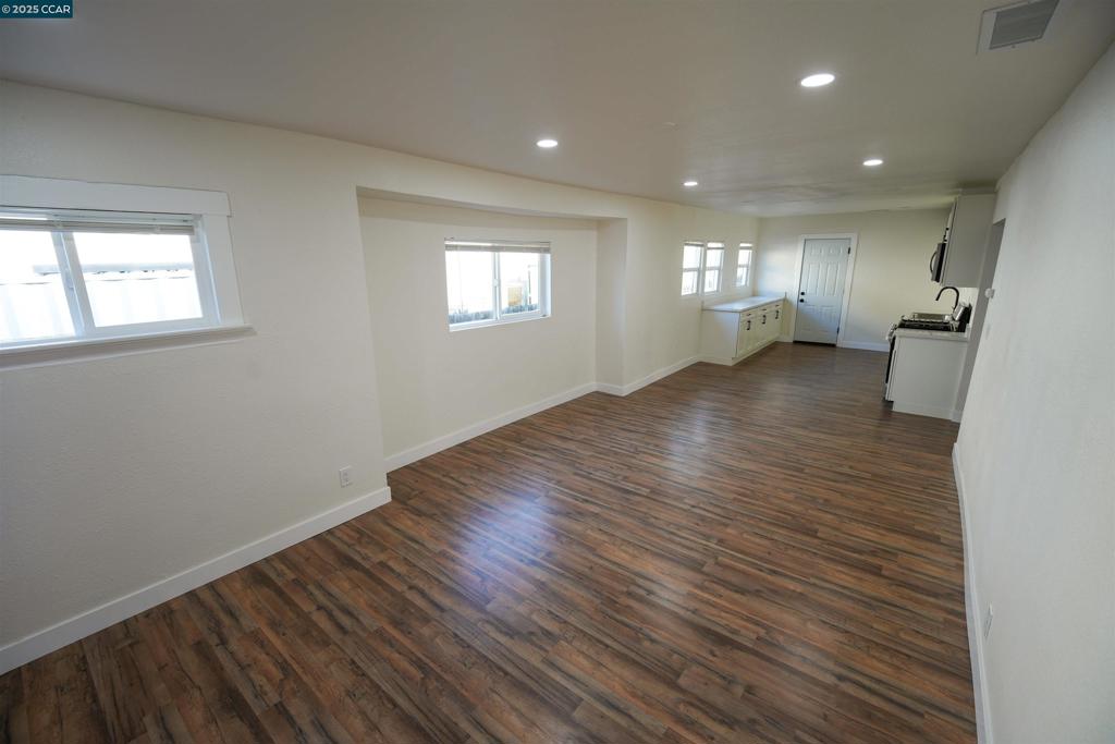 EAST OAKLAND - Residential