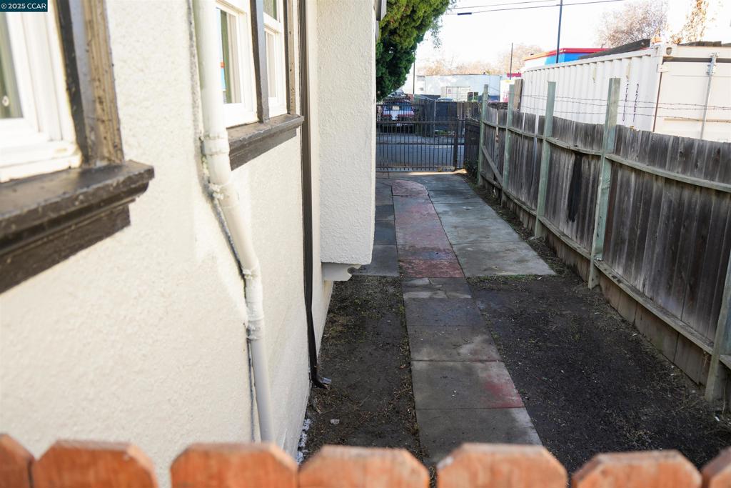 EAST OAKLAND - Residential