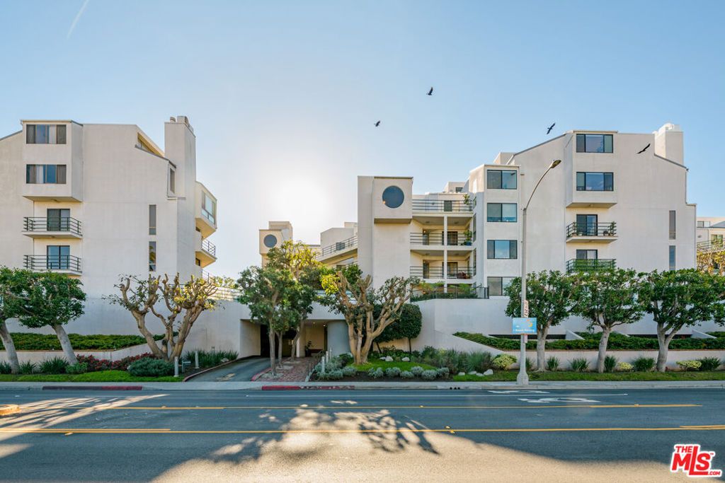 Photo of 2940 Neilson Way #305, Santa Monica, CA 90405 (MLS # 26653921)