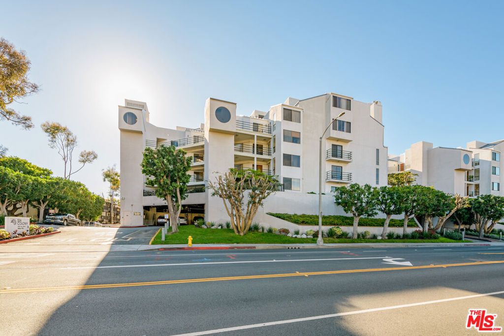 Photo of 2940 Neilson Way #305, Santa Monica, CA 90405 (MLS # 26653921)