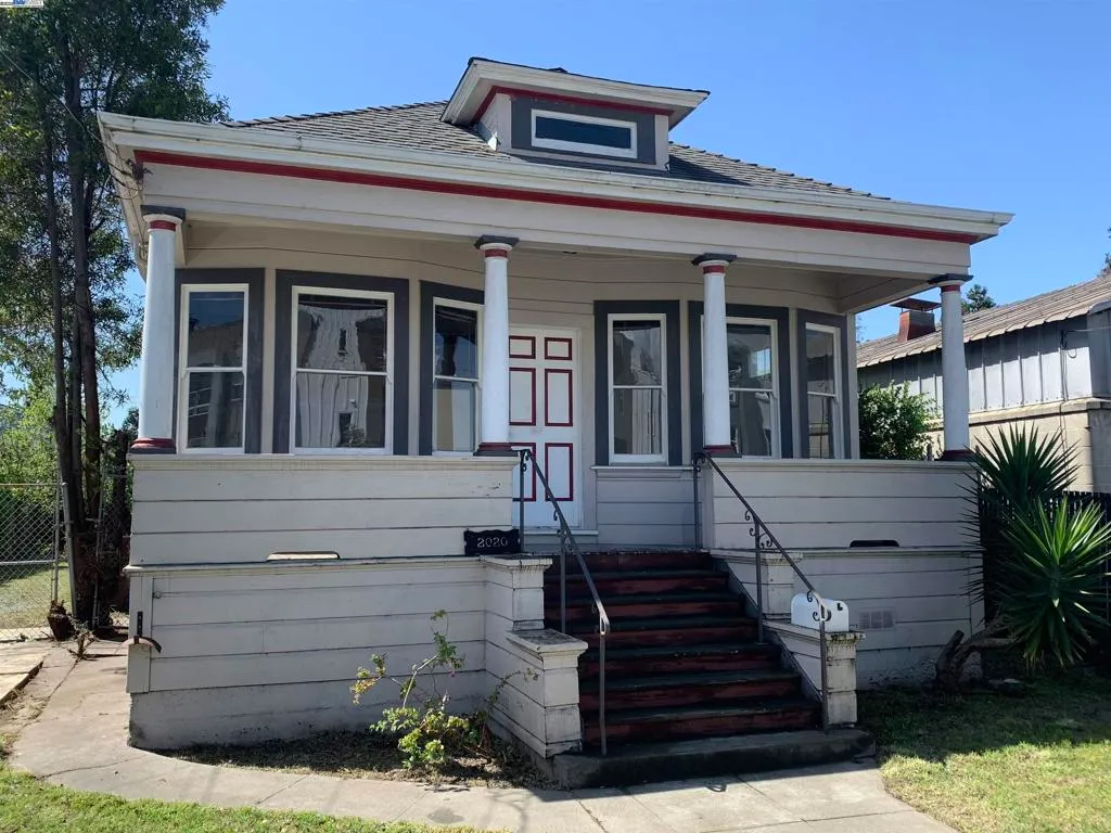 Alameda, California 94501, United States, 2 Bedrooms Bedrooms, ,1 BathroomBathrooms,Residential,Pending,102793