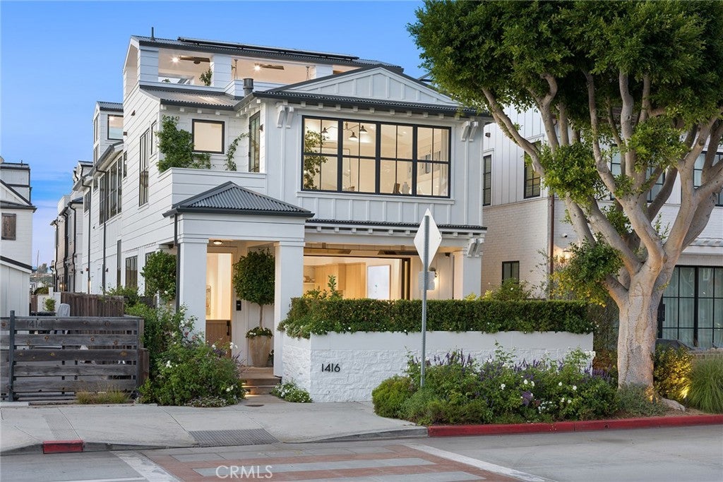 Photo of 1416 E Balboa Boulevard, Newport Beach, CA 92661 (MLS # NP26197836)