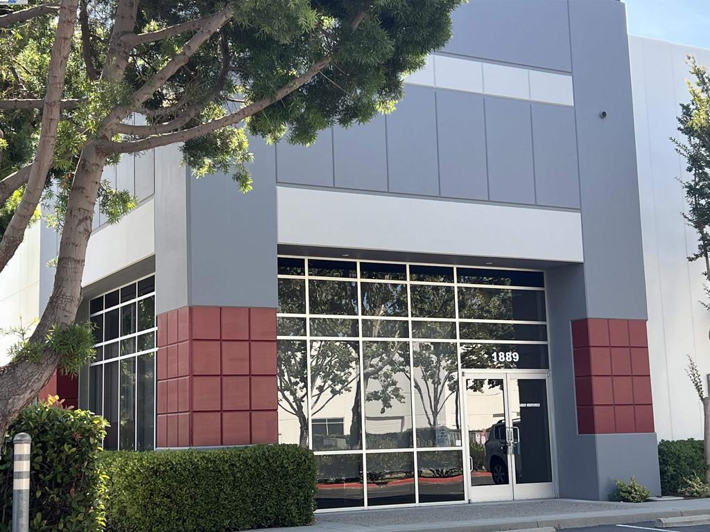 Invest in a professionally designed ground-floor office condo located in the prestigious Venture Commerce Center. Built in 2004, this unit includes a welcoming lobby, conference room, soundproof media room, open office layout, break room, and two restrooms—perfect for high-tech, creative, or professional service firms. Currently leased on NNN terms, it offers immediate income with flexibility for future use. Ideal for investors or owner-users seeking a premium commercial location.