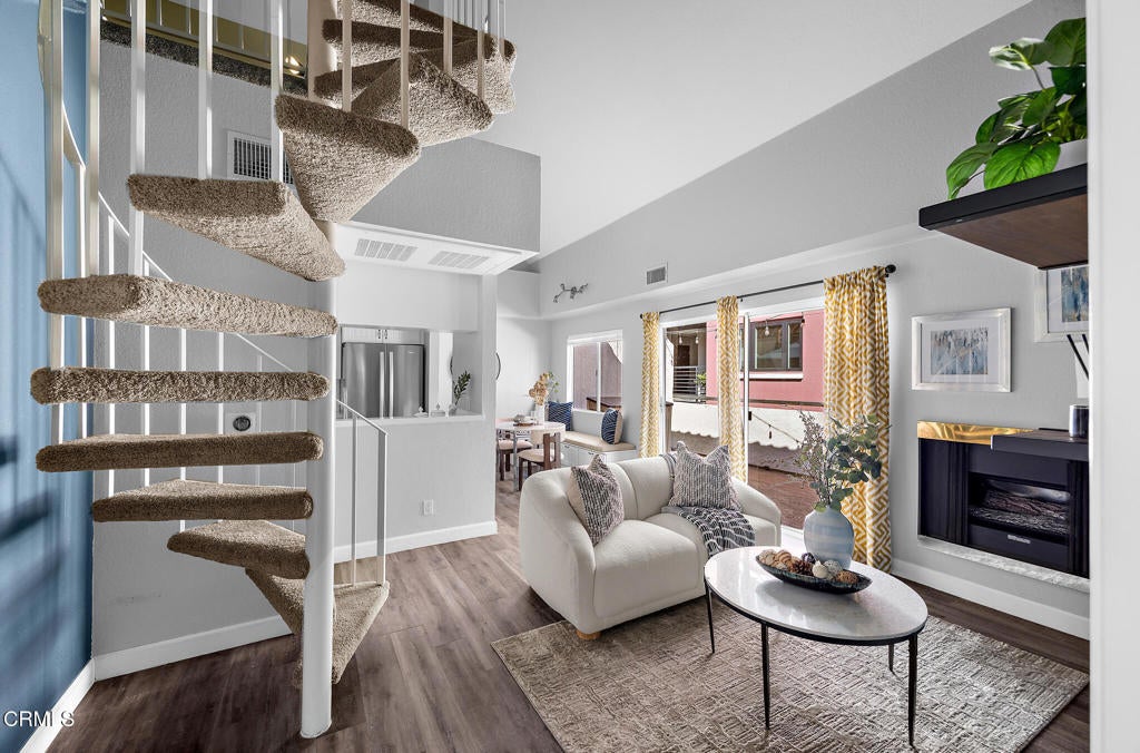 156 S Oak Knoll Avenue 305