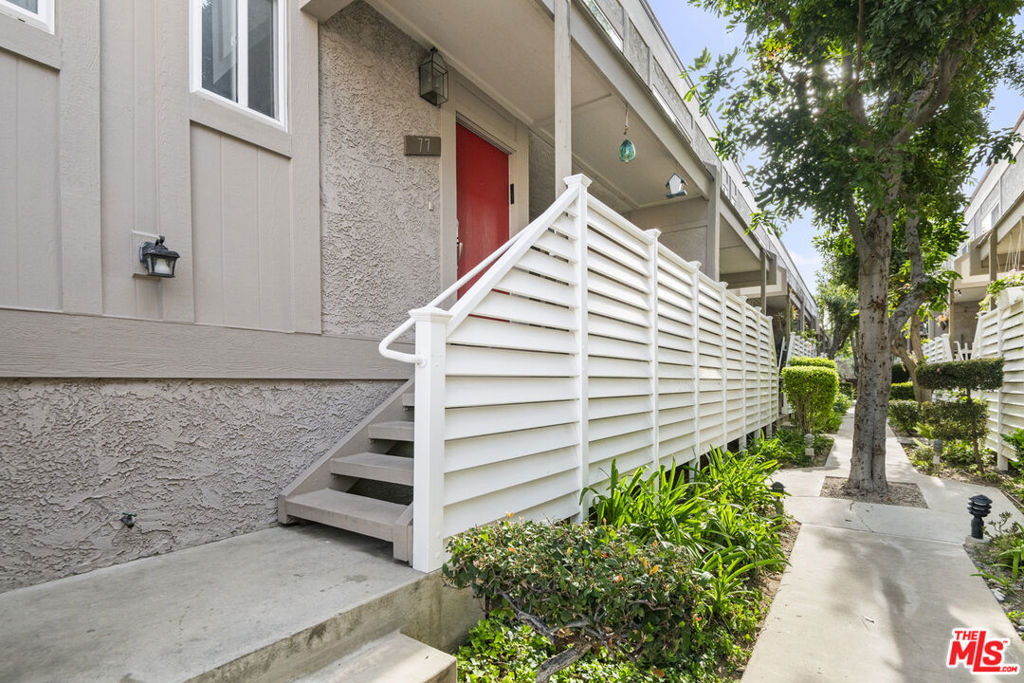 18333 Hatteras Street 77