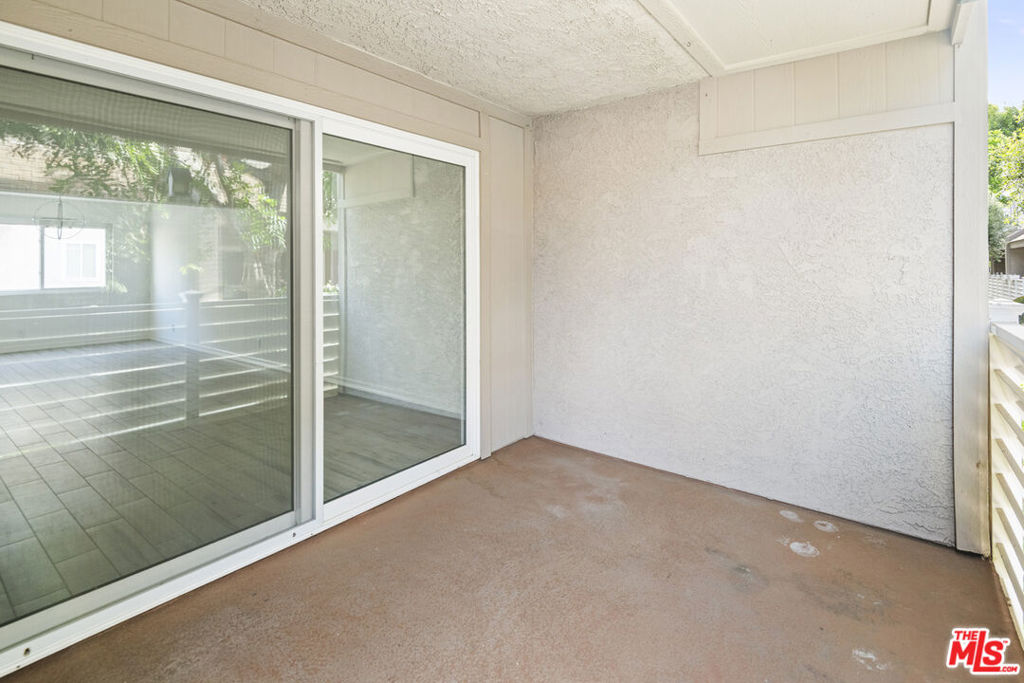 18333 Hatteras Street 77