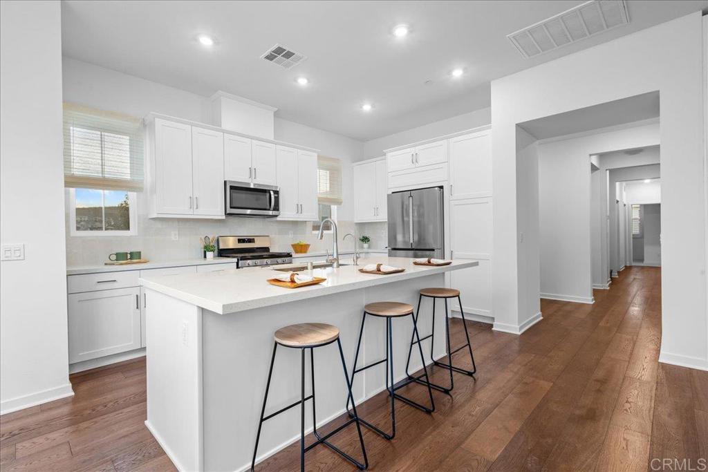 1709 Avenida Tealing