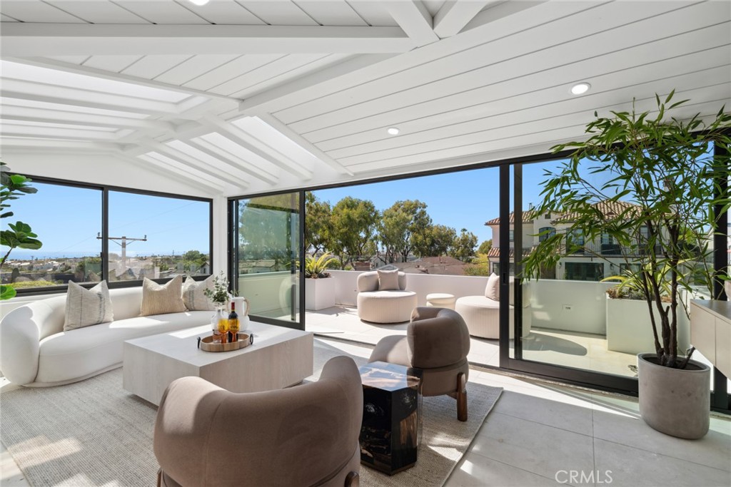 Corona del Mar North of PCH (CNHW) - Residential Lease