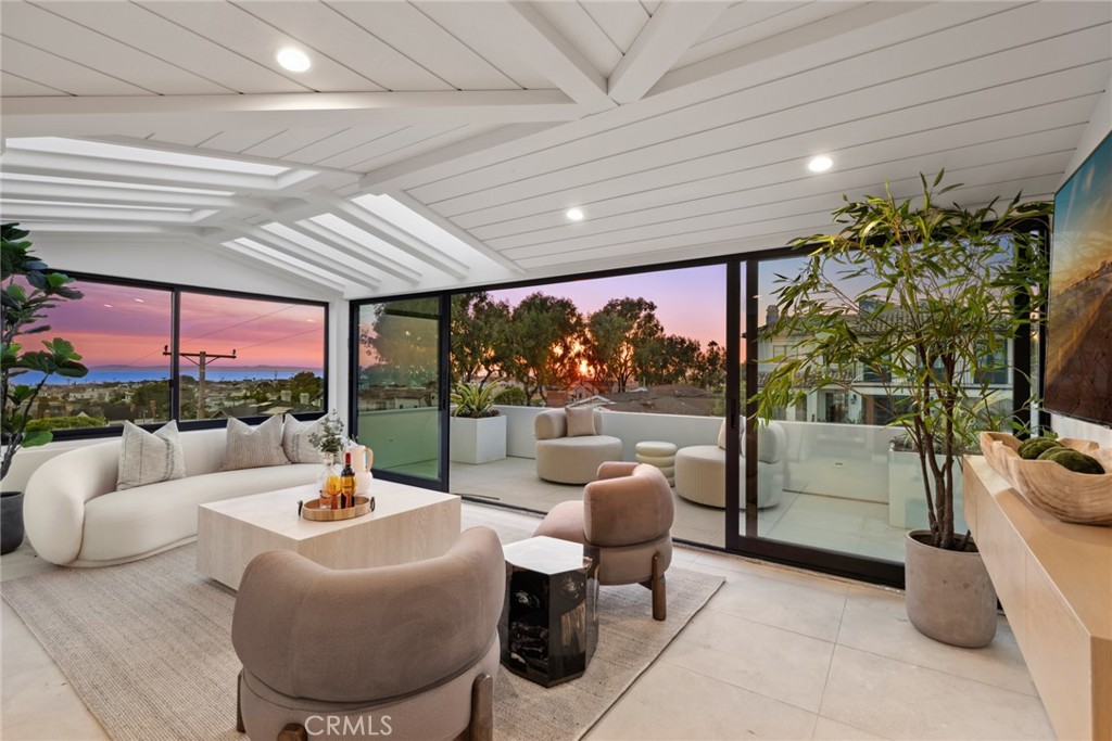 Corona del Mar North of PCH (CNHW) - Residential Lease