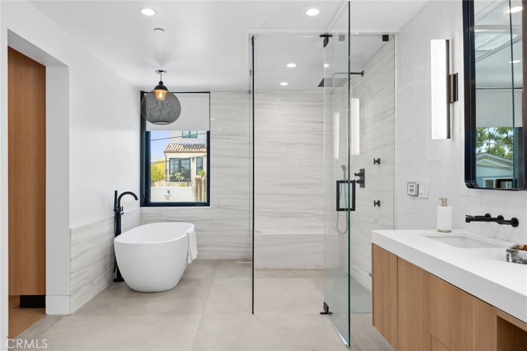 Corona del Mar North of PCH (CNHW) - Residential Lease