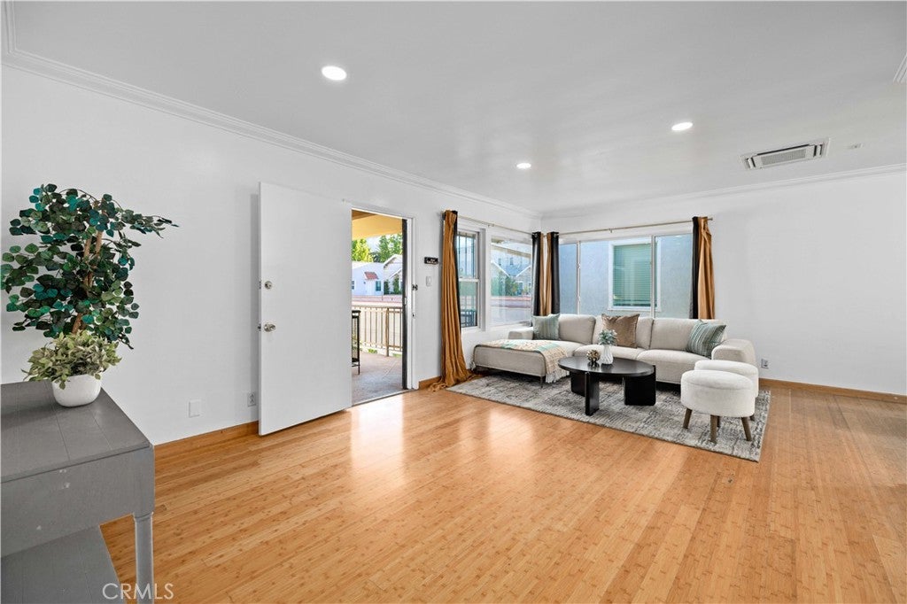 1227 E 1st 2F