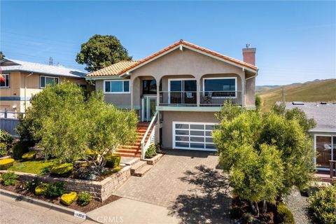 Photo of 1310 Hillcrest Dr, Morro Bay, CA 93442 (MLS # PI26084301)