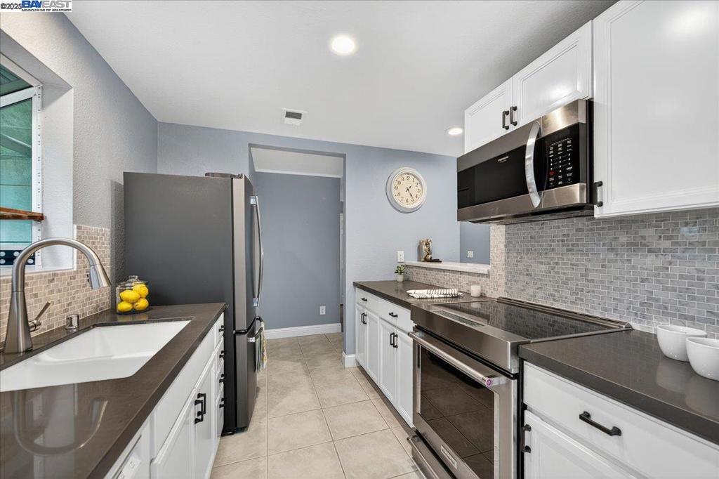 CANYON MEADOWS - Residential