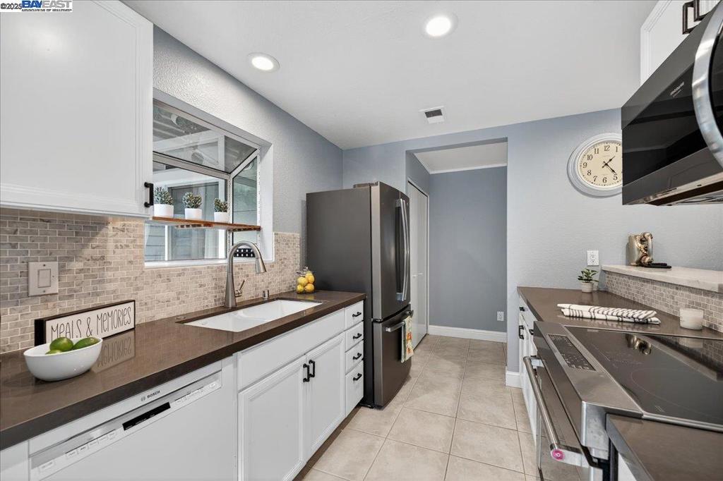 CANYON MEADOWS - Residential