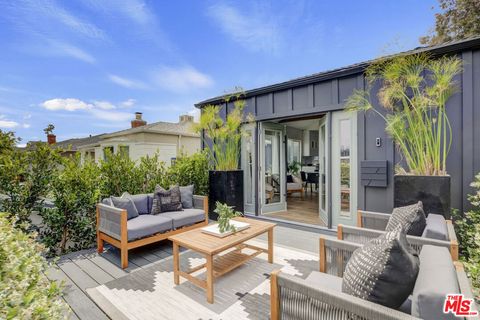 Photo of 2815 S Holt Avenue, Los Angeles, CA 90034 (MLS # 26632737)