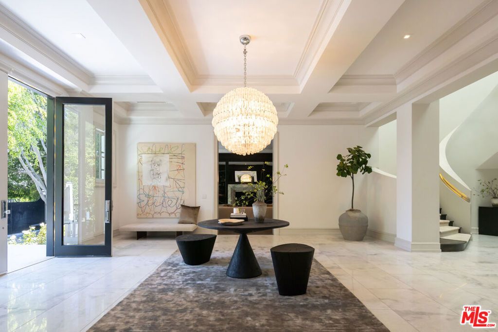 Photo of 917 N Crescent Drive, Beverly Hills, CA 90210 (MLS # 26673605)