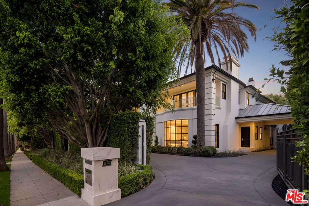 Photo of 917 N Crescent Drive, Beverly Hills, CA 90210 (MLS # 26673605)