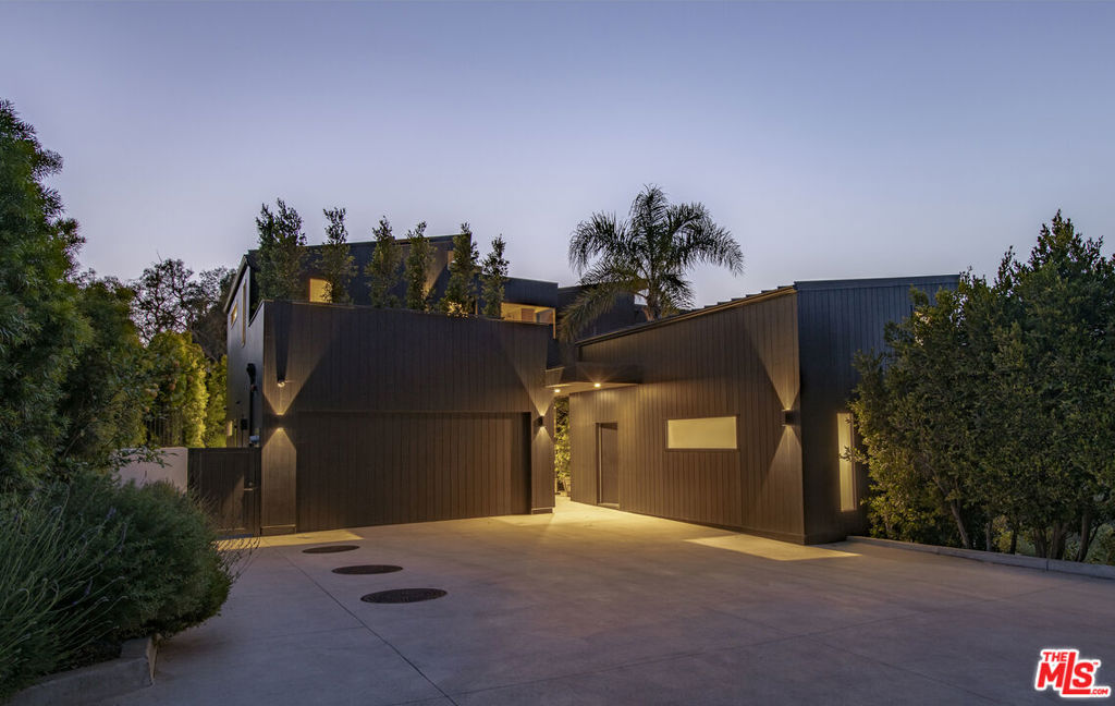 28869 Selfridge Drive