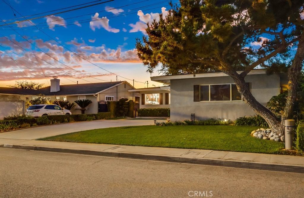 Photo of 863 Lincoln Ave, Monterey Park, CA 91755 (MLS # CV25241677)