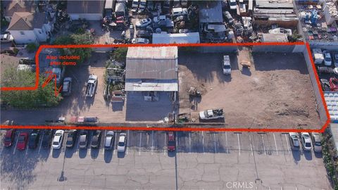 Photo of 531 E Oaks St, Compton, CA 90221 (MLS # DW26087755)