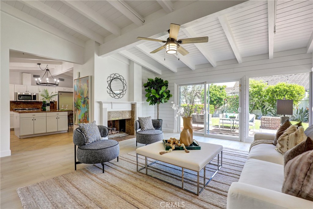 1112 Westcliff Drive