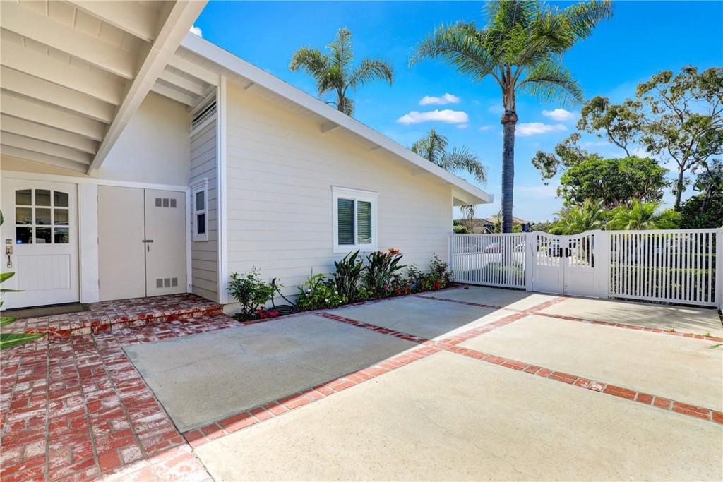 1112 Westcliff Drive