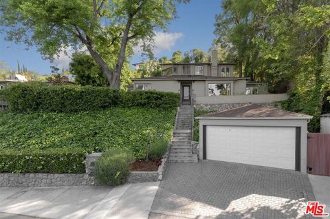 Photo of 13480 Contour Drive, Sherman Oaks, CA 91423 (MLS # 26649073)