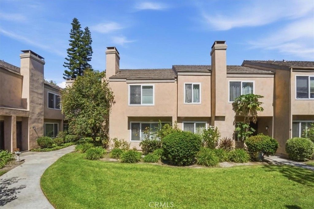 Photo of 101 W Riverdale Ave, Orange, CA 92865 (MLS # OC26072492)