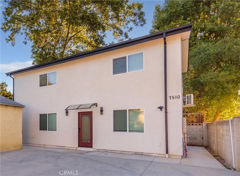Photo of 7510 Etiwanda Avenue, Reseda, CA 91335 (MLS # SR25246871)