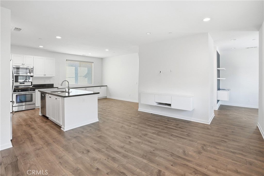 310 N Bellarose Way