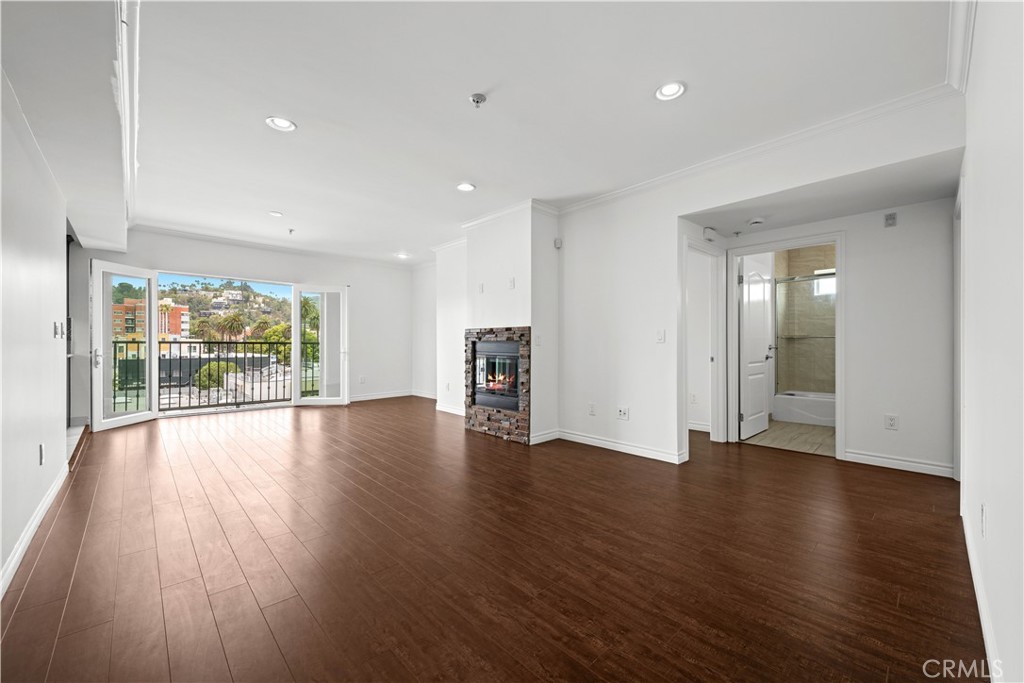 5633 Carlton Way 503
