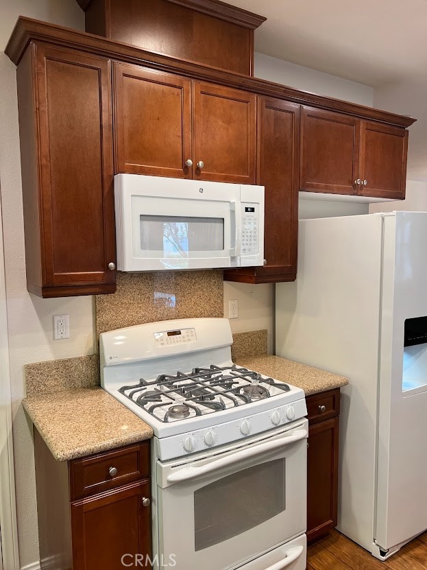 four seasons - Residential Lease