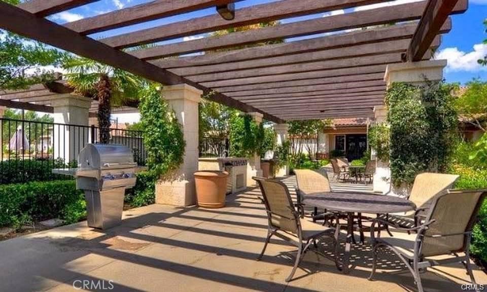 four seasons - Residential Lease