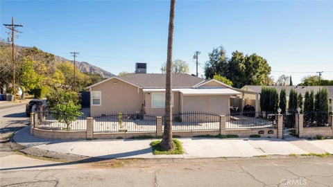Photo of 1670 N Oxford Avenue N, Pasadena, CA 91104 (MLS # GD26219806)